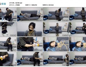 七七原创美女穿丝袜绑住被挠脚心视频